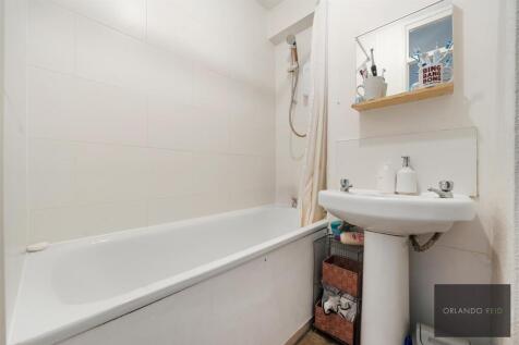 Flat 71, Pinter House SW9 9DX-4.jpg