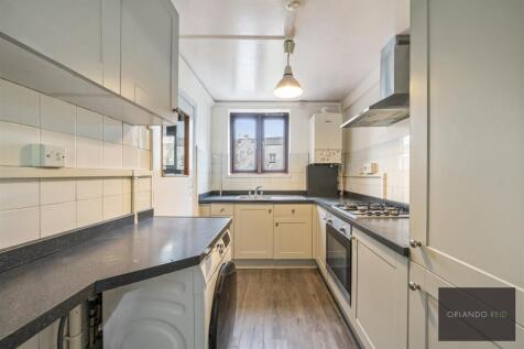 Flat 42, Kintyre Court SW2 4DY-3.jpg