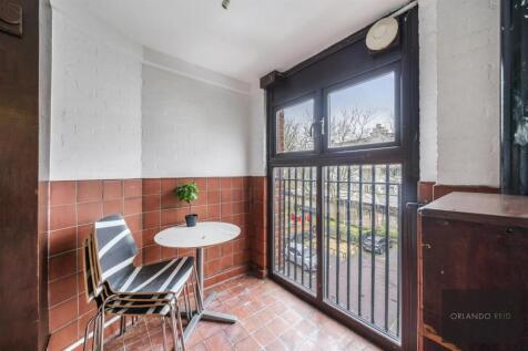 Flat 42, Kintyre Court SW2 4DY-4.jpg