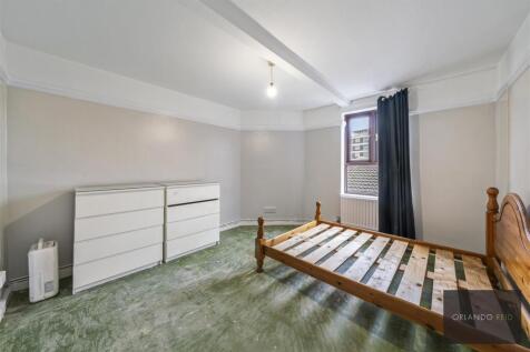 Flat 42, Kintyre Court SW2 4DY-5.jpg