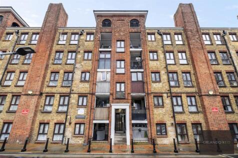 Flat 42, Kintyre Court SW2 4DY-12.jpg