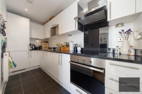 Flat 308, Zachary House SW9 0AF-5.jpg