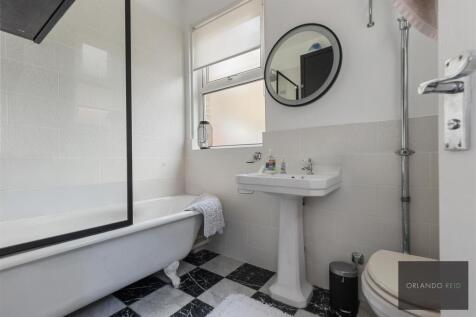 49 Heathfield Square SW18 3HZ-8.jpg