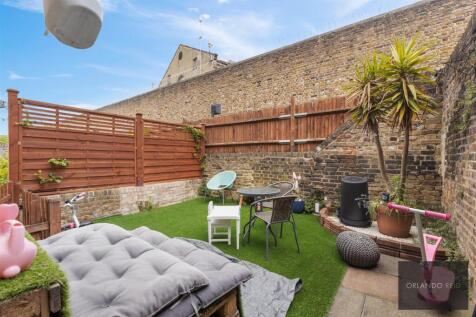 49 Heathfield Square SW18 3HZ-7.jpg