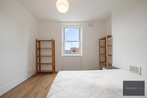 Flat 31, Victoria House SW8 1QT-5.jpg