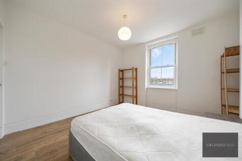 Flat 31, Victoria House SW8 1QT-6.jpg
