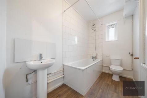 Flat 31, Victoria House SW8 1QT-8.jpg