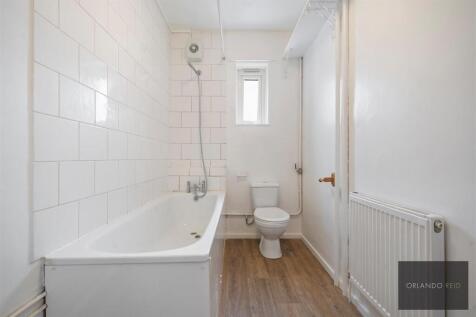 Flat 31, Victoria House SW8 1QT-9.jpg