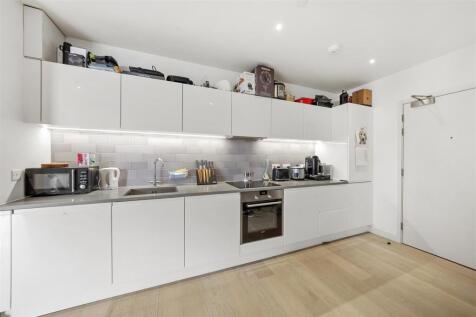 148 Liner House, 2 Royal Wharf Walk - 9iLZR8LvuN4b