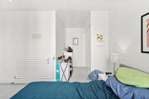 148 Liner House, 2 Royal Wharf Walk - F294D46c5OfK