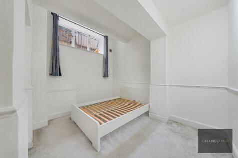 Flat A, 8 Killyon Terrace SW8 2XR-9.jpg