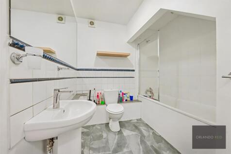 Flat A, 8 Killyon Terrace SW8 2XR-11.jpg