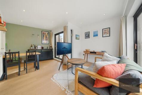 Flat 4, 559 Wandsworth Road SW8 3JD-2.jpg
