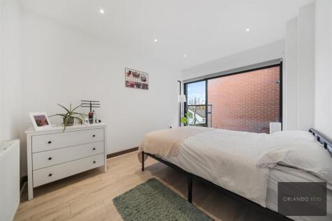 Flat 4, 559 Wandsworth Road SW8 3JD-6.jpg
