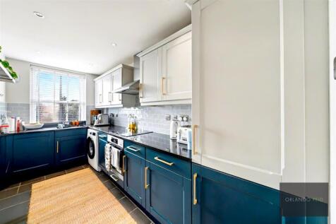 Flat 7, 176 Clapham Road SW9 0LA-7.jpg