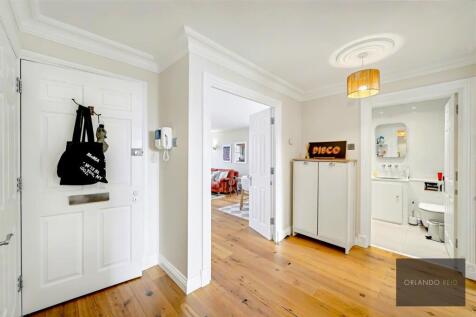 Flat 7, 176 Clapham Road SW9 0LA-4.jpg