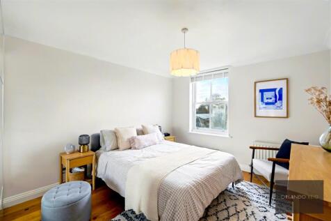 Flat 7, 176 Clapham Road SW9 0LA-12.jpg