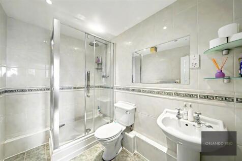 Flat 7, 176 Clapham Road SW9 0LA-6.jpg