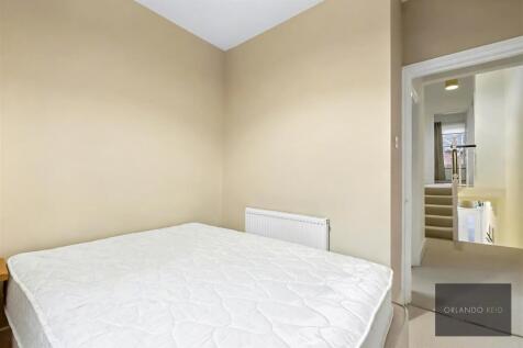 39 Strathleven Road SW2 5JS-8.jpg