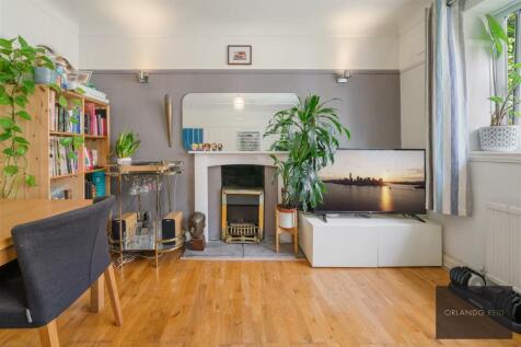 Flat 28, Poynders Court SW4 8NL-2.jpg