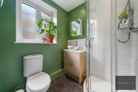 Flat 28, Poynders Court SW4 8NL-6.jpg