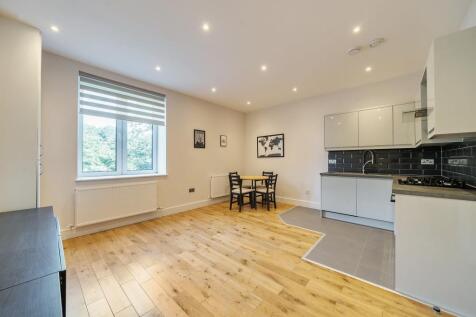 Kitchen /Dining Area