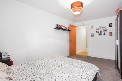 Master Bedroom To En-Suite Door
