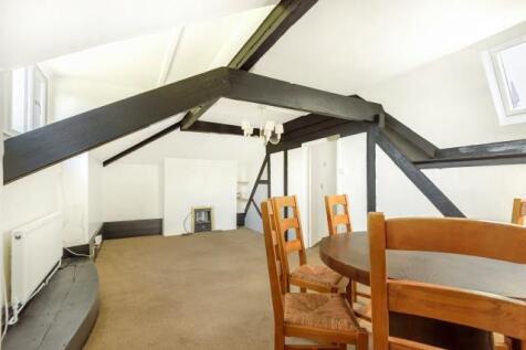 Living Room/Dining Area