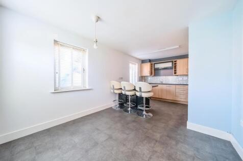 Kitchen/Dining Area