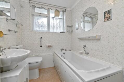 2SwansClose-25.jpg