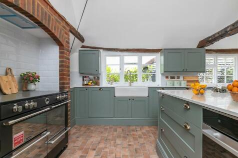Virtual Staging AI - kitchen 1.jpg