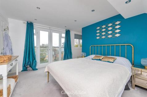 49 Chestnut Drive_02.jpg