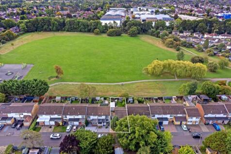 26PinewoodClose-1.jpg