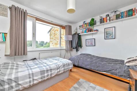 26PinewoodClose-29 copy (002).jpg