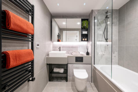 Sleek bathroom 