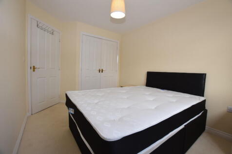 Bedroom 1 (2)
