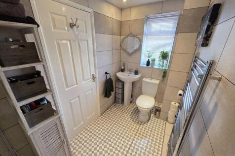 En-Suite Additional Image