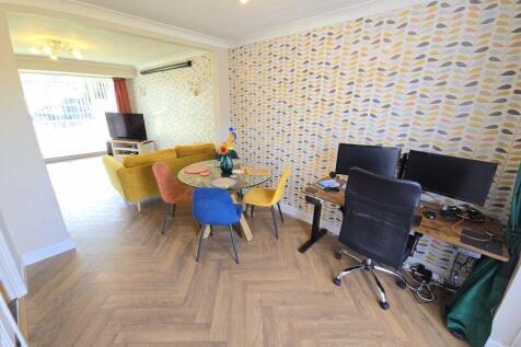 Dining/Lounge Additional Image 