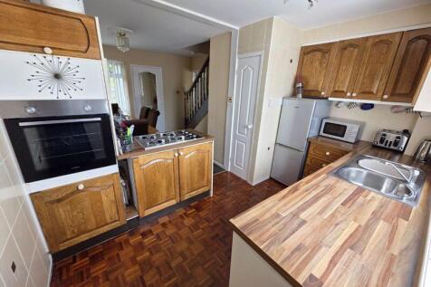 Kitchen//Dining Room