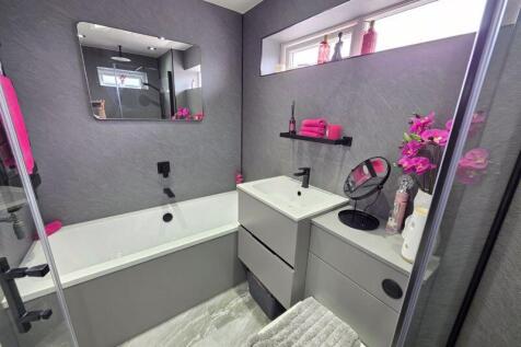 Bathroom/Shower Room