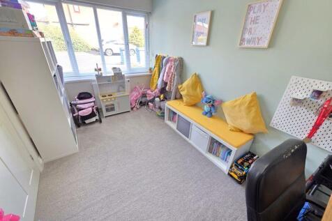 Playroom/Office 