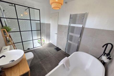 Bathroom/Shower Room Additional Image