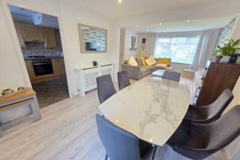 Dining Area Additional Image