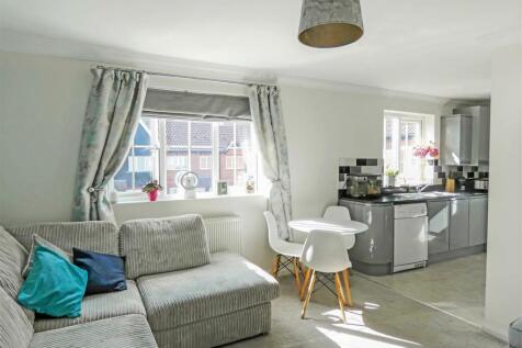 Lounge / Kitchen