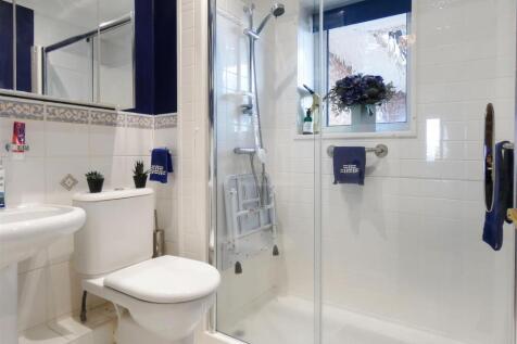 Separate Shower Room