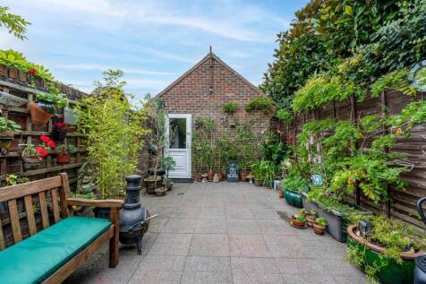 Enclosed Courtyard &amp; Rear Access to Garage