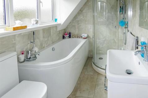 Bathroom (First-floor)