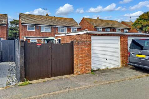 Garage &amp; Access to Driveway