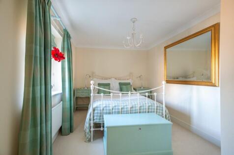 64 Meadow Lane-24