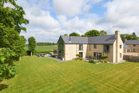 7 Hill Farm View ...
